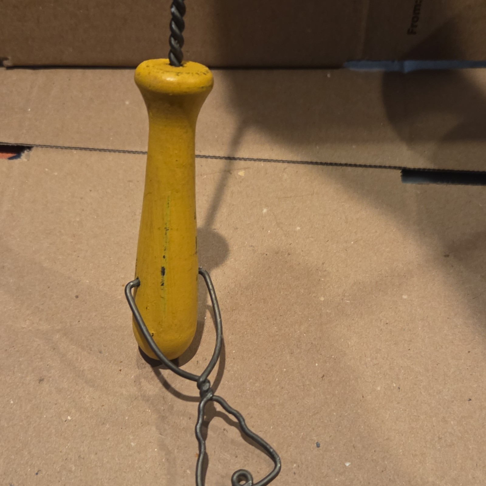 vintage Manual sunflowerMetal Mesh Fly Swatter w/ Yellow Wooden Handle