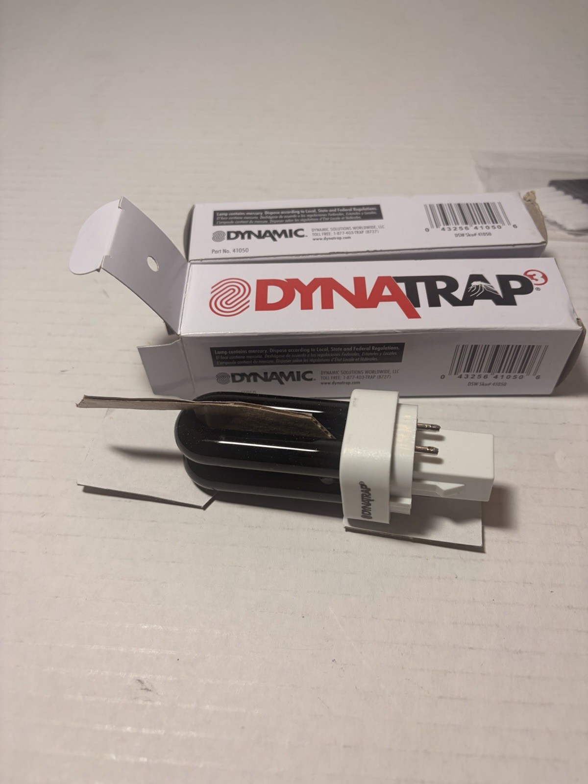 Set Of Two DYNATRAP 41050 Replacement Ultraviolet bulbs NEW, Manual & Brush
