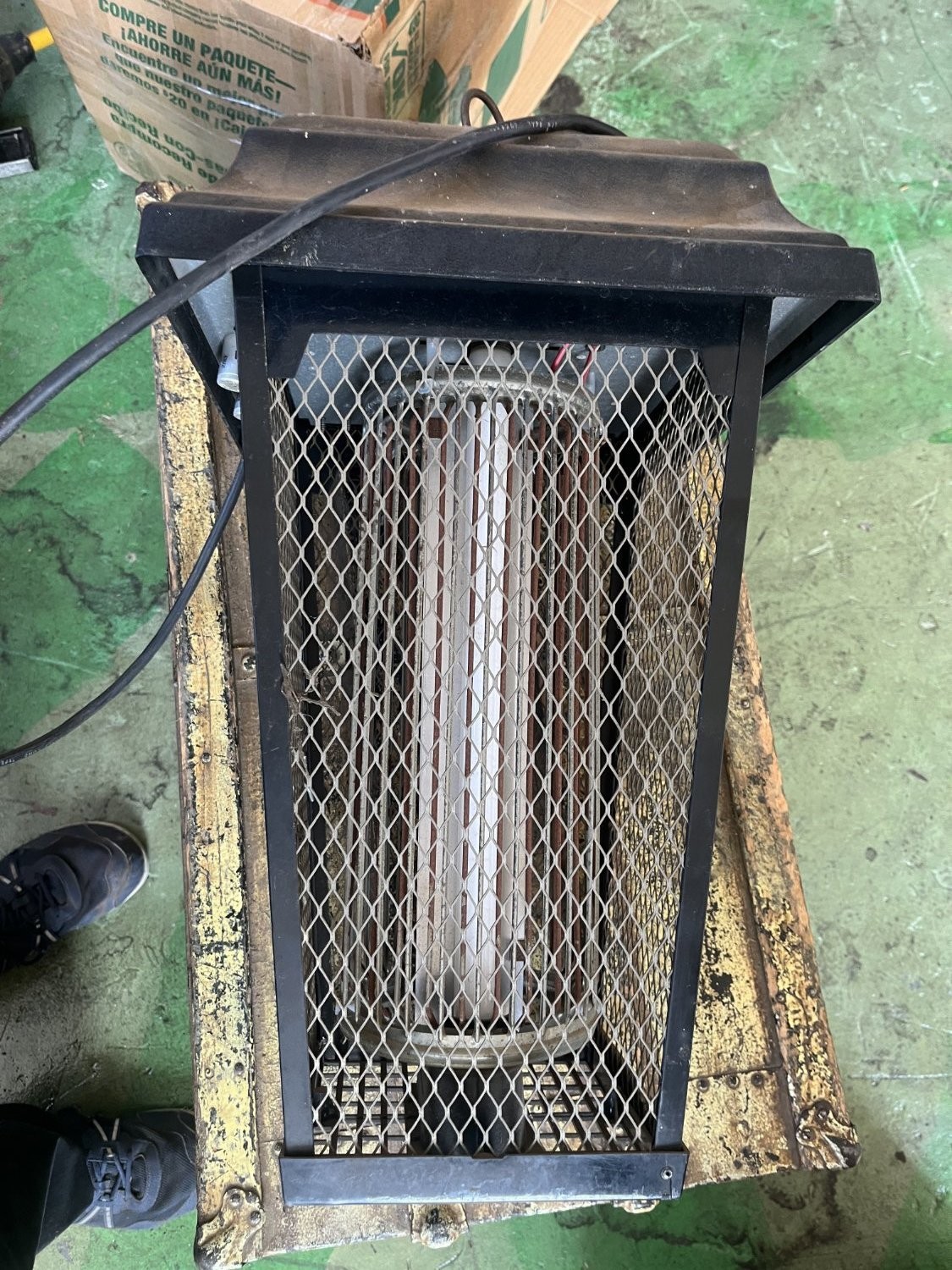 Vintage Sears Bugwacker Electric Bug Zapper Large Black Metal Plastic Lantern