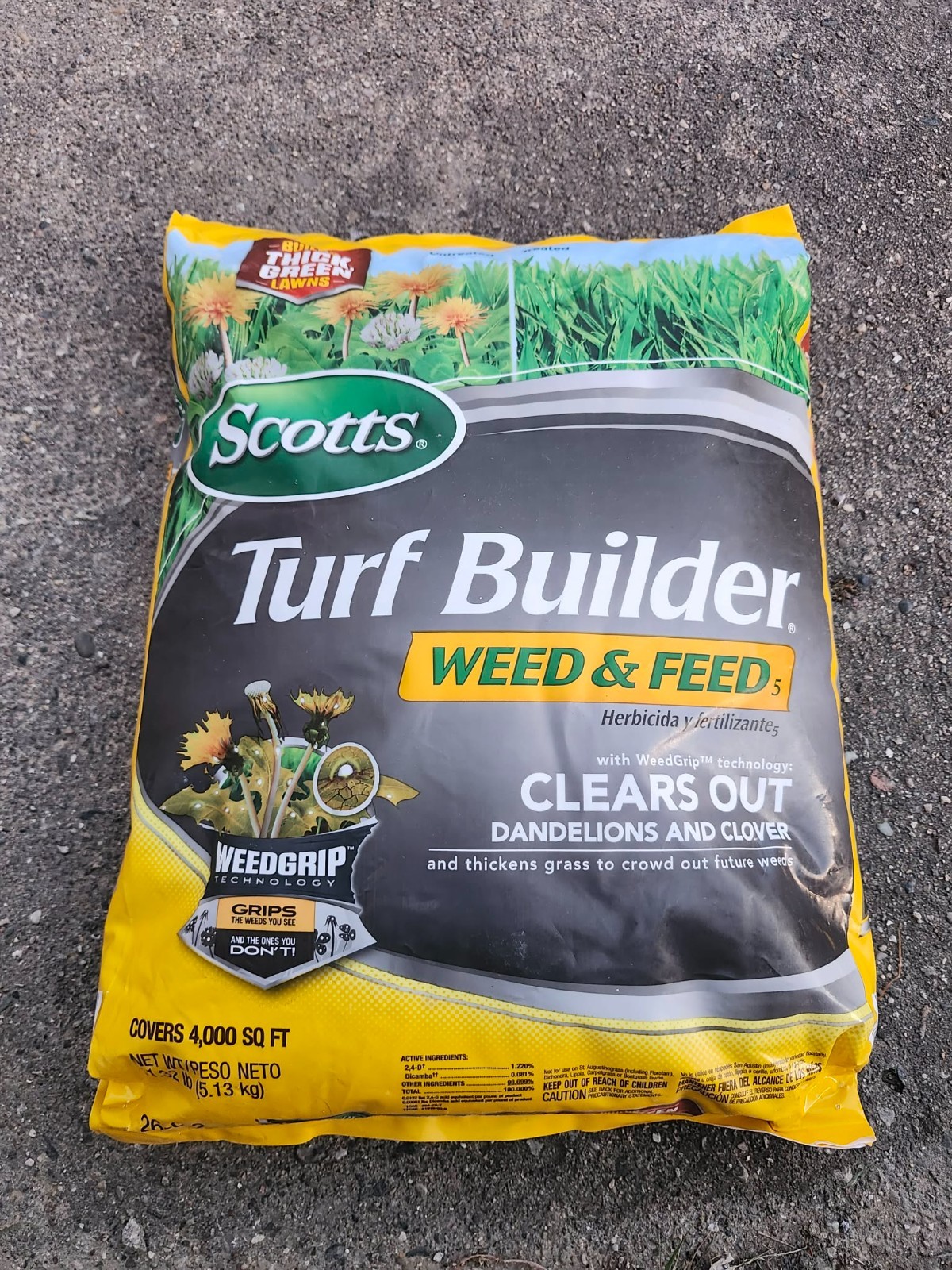 Scotts Turf Builder Weed & Feed Controls Dandelion 4,000 sq ft 11.32 lbs