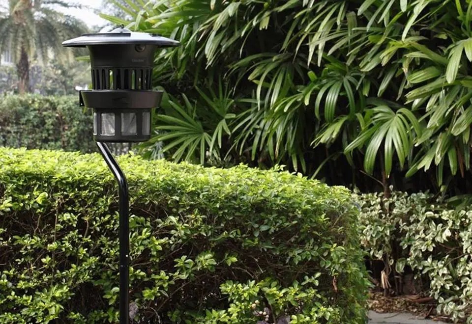 Insect Trap Dynatrap Model DT1210SR With Stand Base Electric Mosquito 1/2 Acre