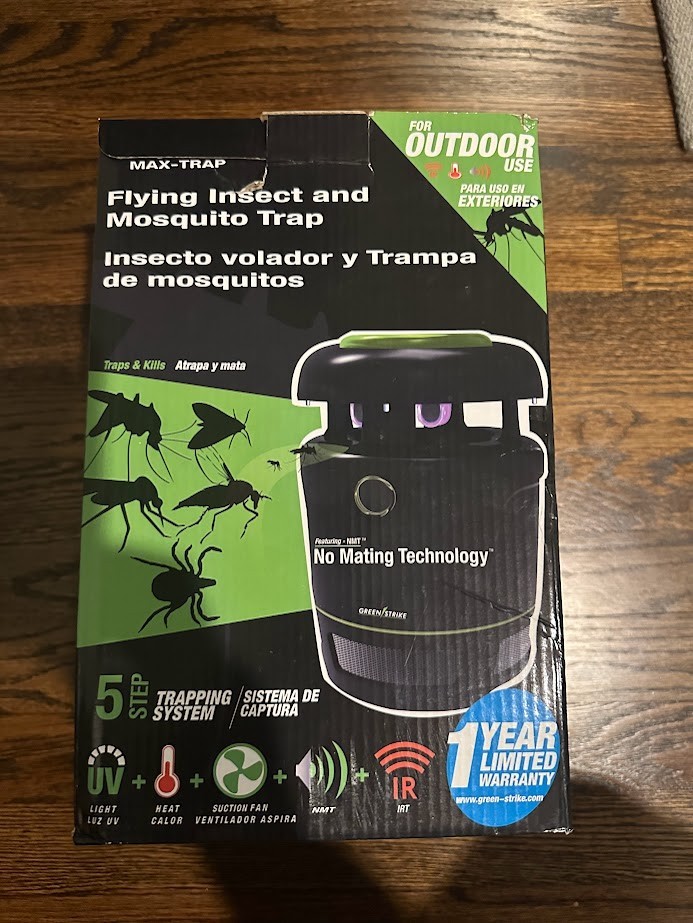 Green Strike Max-Trap Flying Insect and Mosquito Trap Brand New
