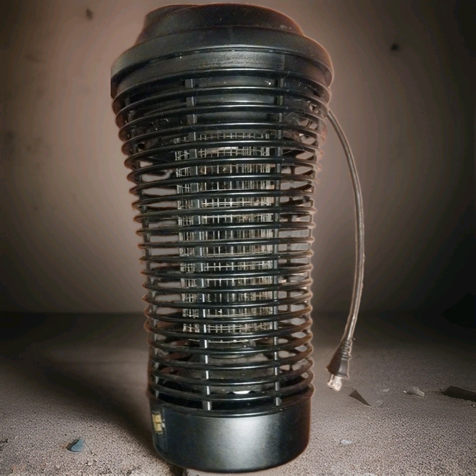 Black Flag BZ-40DX Deluxe Bug Zapper – 5500 Volts, 1.5 Acre Coverage Black Light