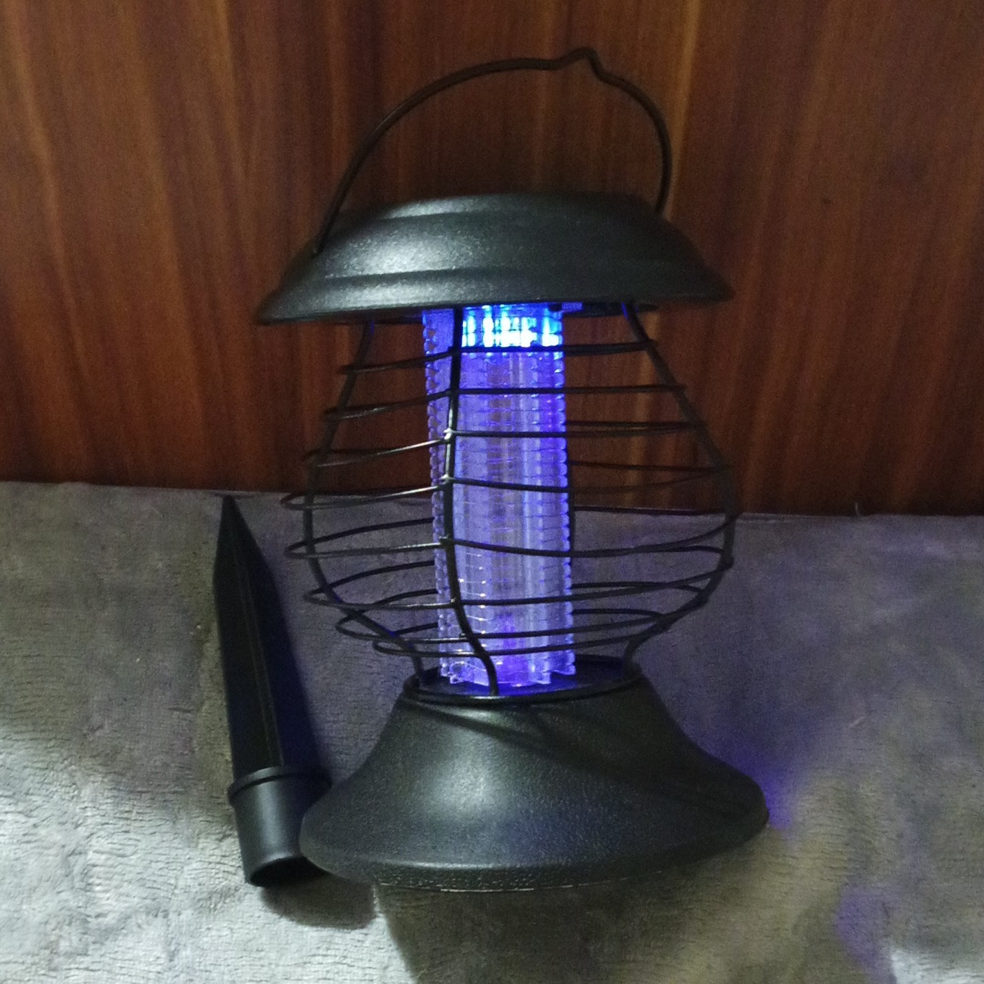Solar Powered Bug Zapper Outdoor / indoor Lantern Mosquito Killer w/ Stake Light