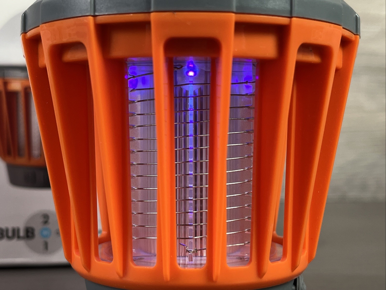 Boundery Bug Bulb 2 in 1 Camping Lantern Electric Bug Zapper Light Bulb NIOB
