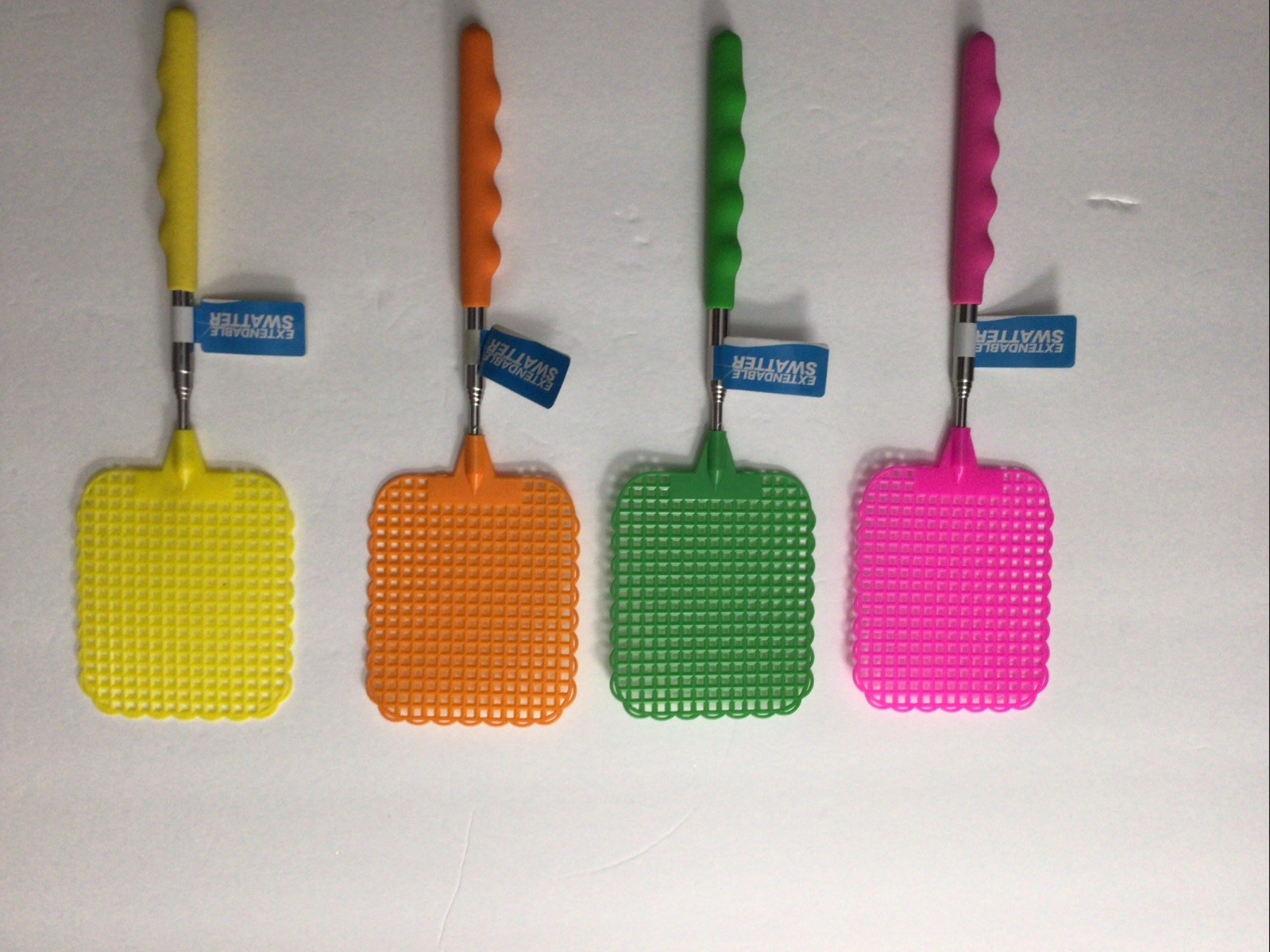 2 PC PLASTIC FLY SWATTER WITH STAINLESS STEAL EXTENDABLE HANDLE IN 4 COLORS