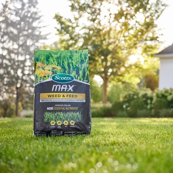 Scotts MAX Weed & Feed 14,000 Sq Ft 39.50 lbs Kills Dandelions + Fertilizer