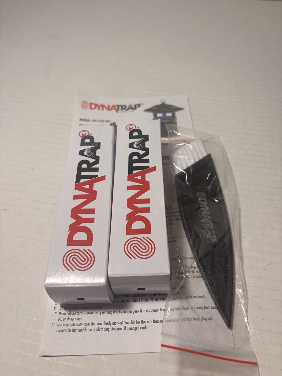Set Of Two DYNATRAP 41050 Replacement Ultraviolet bulbs NEW, Manual & Brush