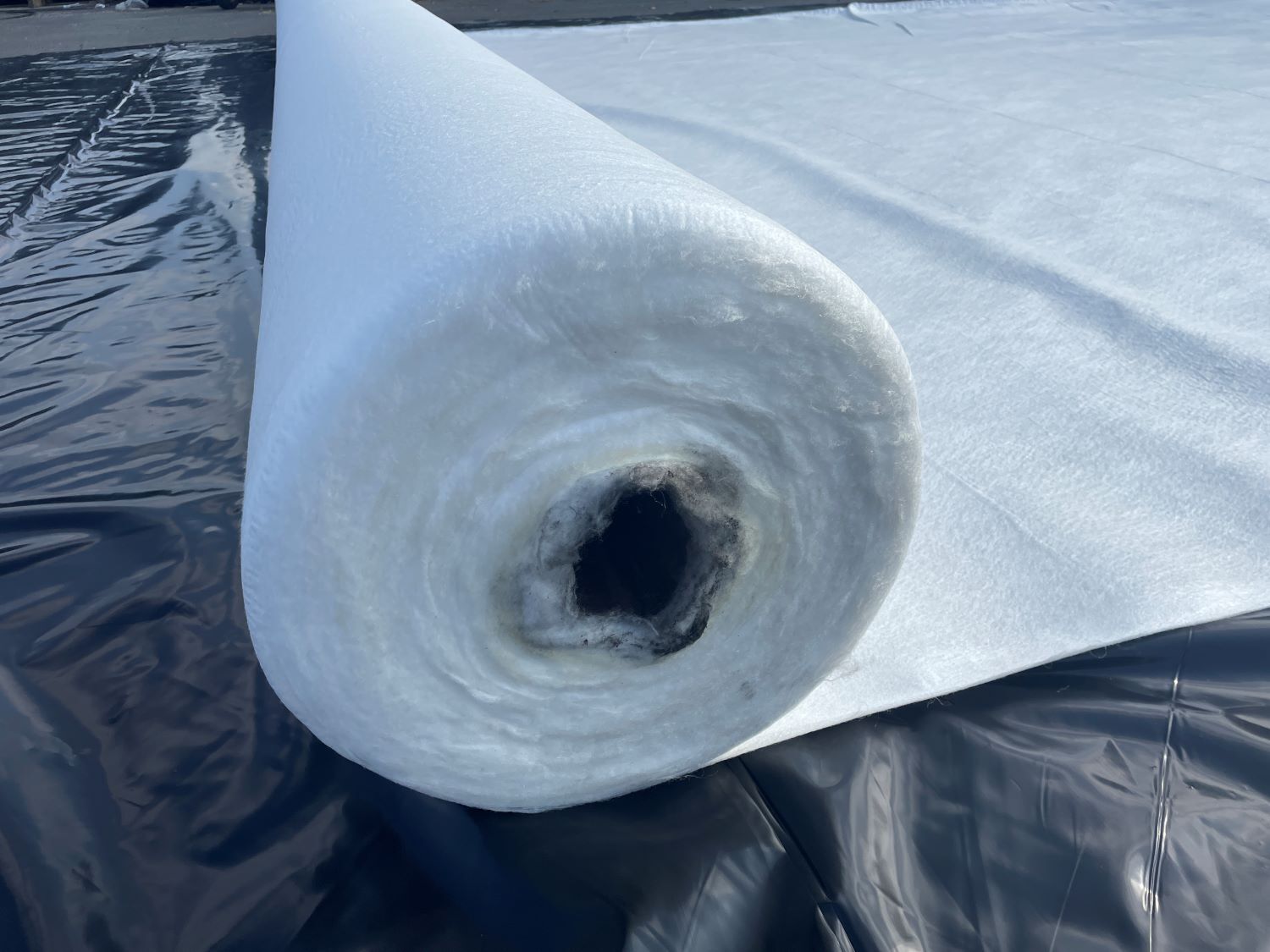 Sandbaggy White Landscape Fabric – Non-Woven Geotextile Filter Fabric 8 oz