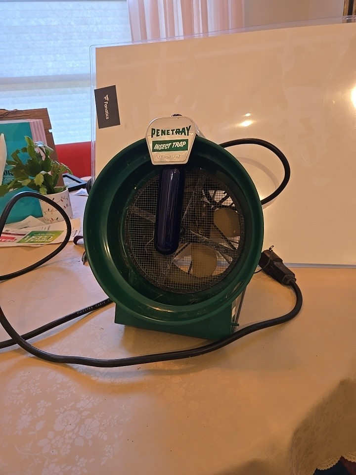 Penetray Electric Insect Trap Bug Zapper, Green Plug-In Unit