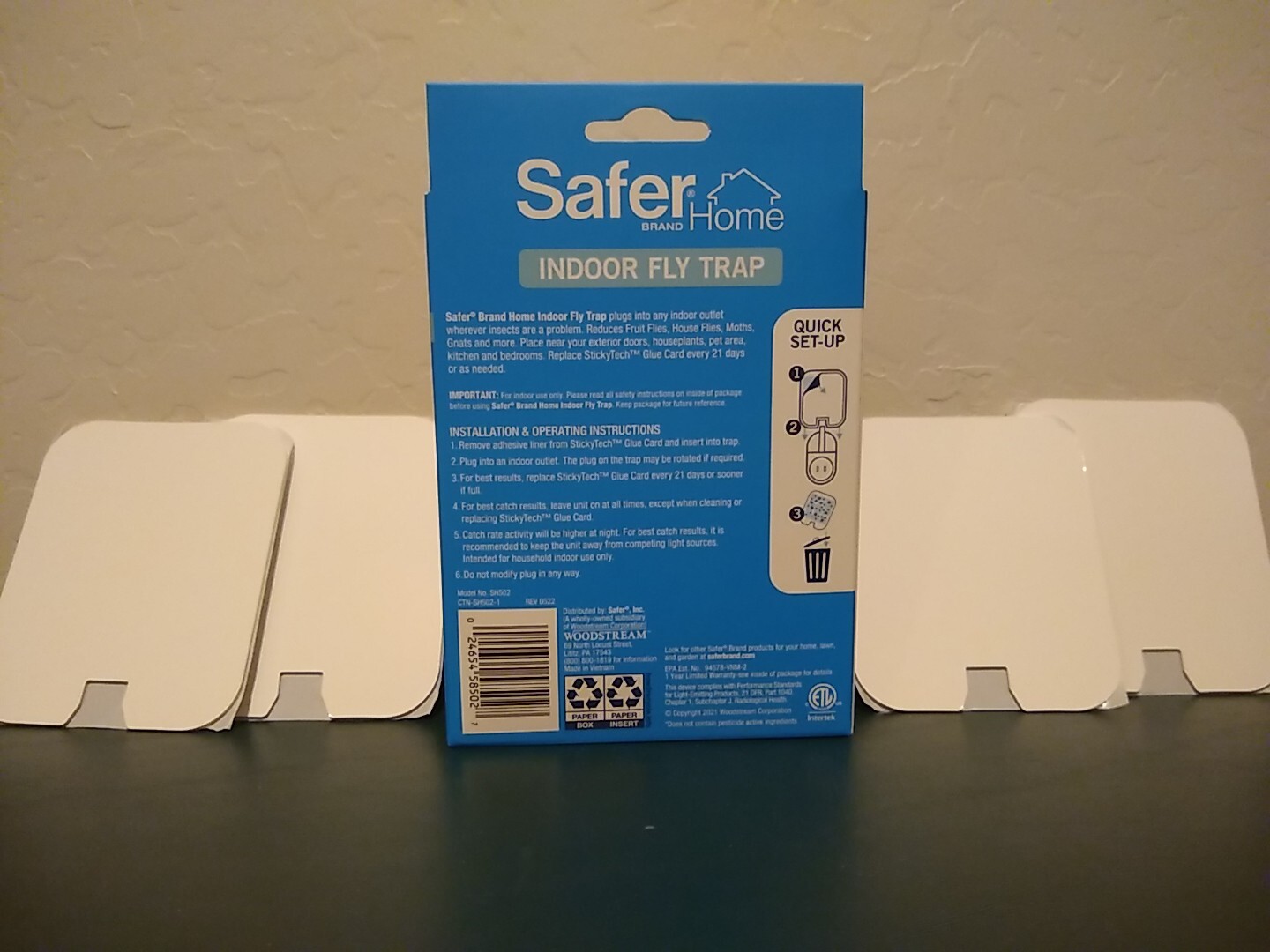 SaferHome Indoor Fly Trap +4 Generic Refill Cards. Plug-in Unit W/ UV-LED Lights