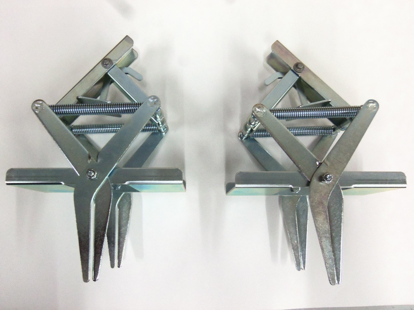 2 PAC Wire Tek 1001 Easy Set Mole Eliminator Mole Trap Made in USA Lawn Care