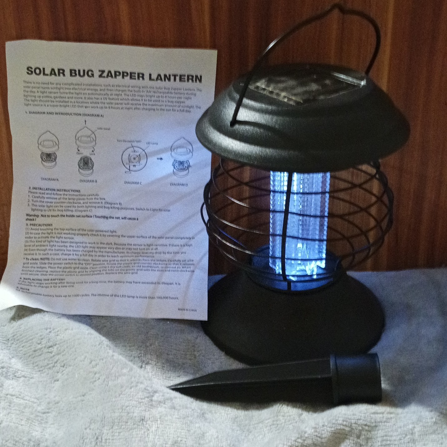 Solar Powered Bug Zapper Outdoor / indoor Lantern Mosquito Killer w/ Stake Light