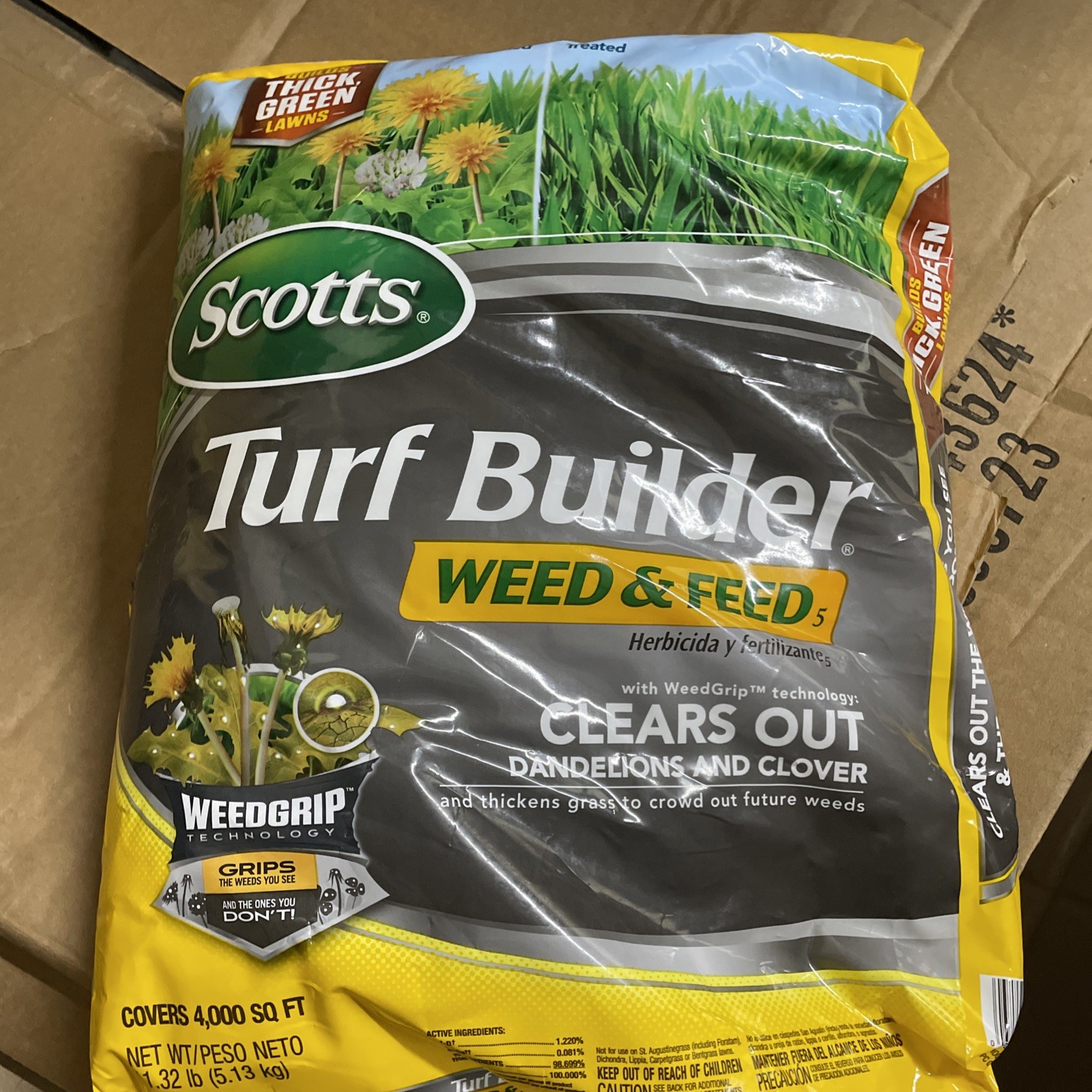 Scotts Turf Builder Weed & Feed Controls Dandelion 4,000 sq ft 11.32 lbs